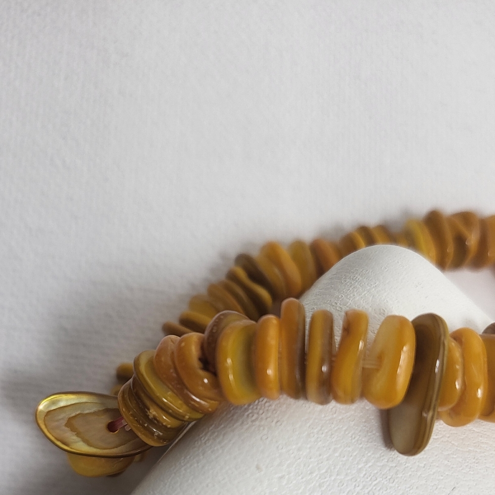 Shells, colored wood beaded - Picture 14 of 14